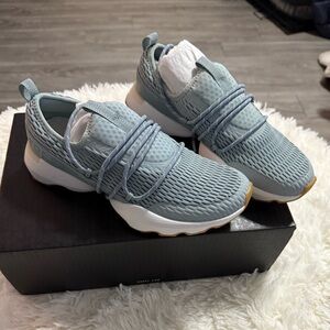 SOREL WOMEN'S KINETIC IMPACT LACE SNEAKER Crushed Blue/White